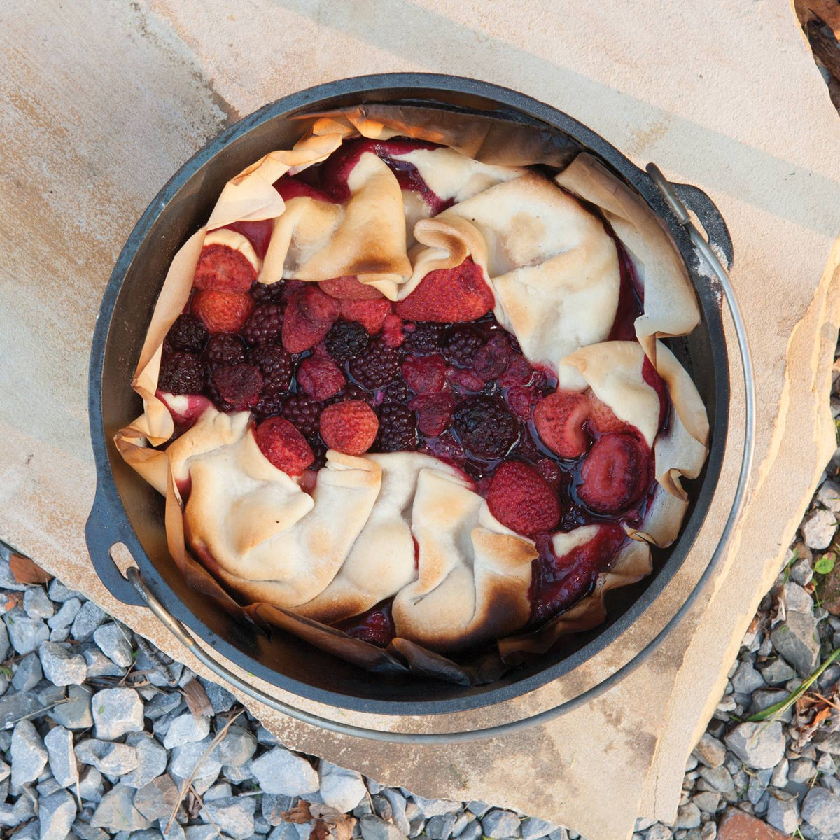 Lodge Cast Iron Camp Dutch Ovens