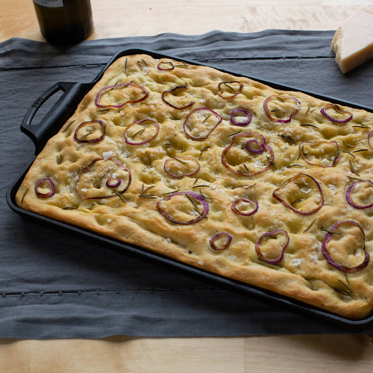 Lodge Cast Iron Baking Pan - 15.5 x 10.5 in
