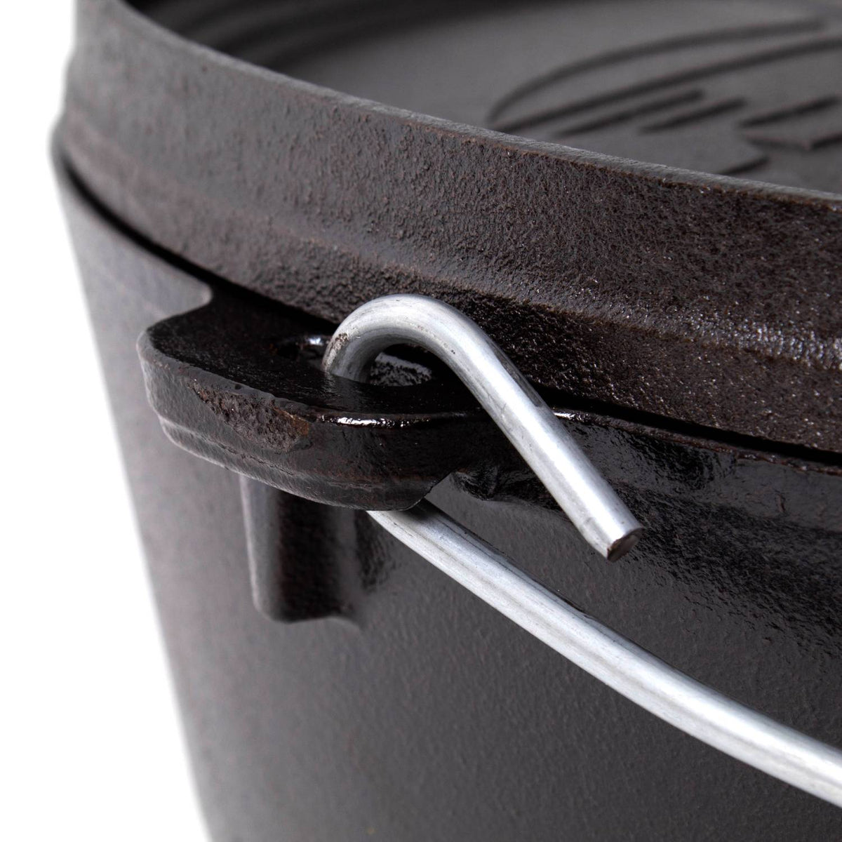 Lodge Cast Iron Camp Dutch Oven - Boy Scout (6 Qt)