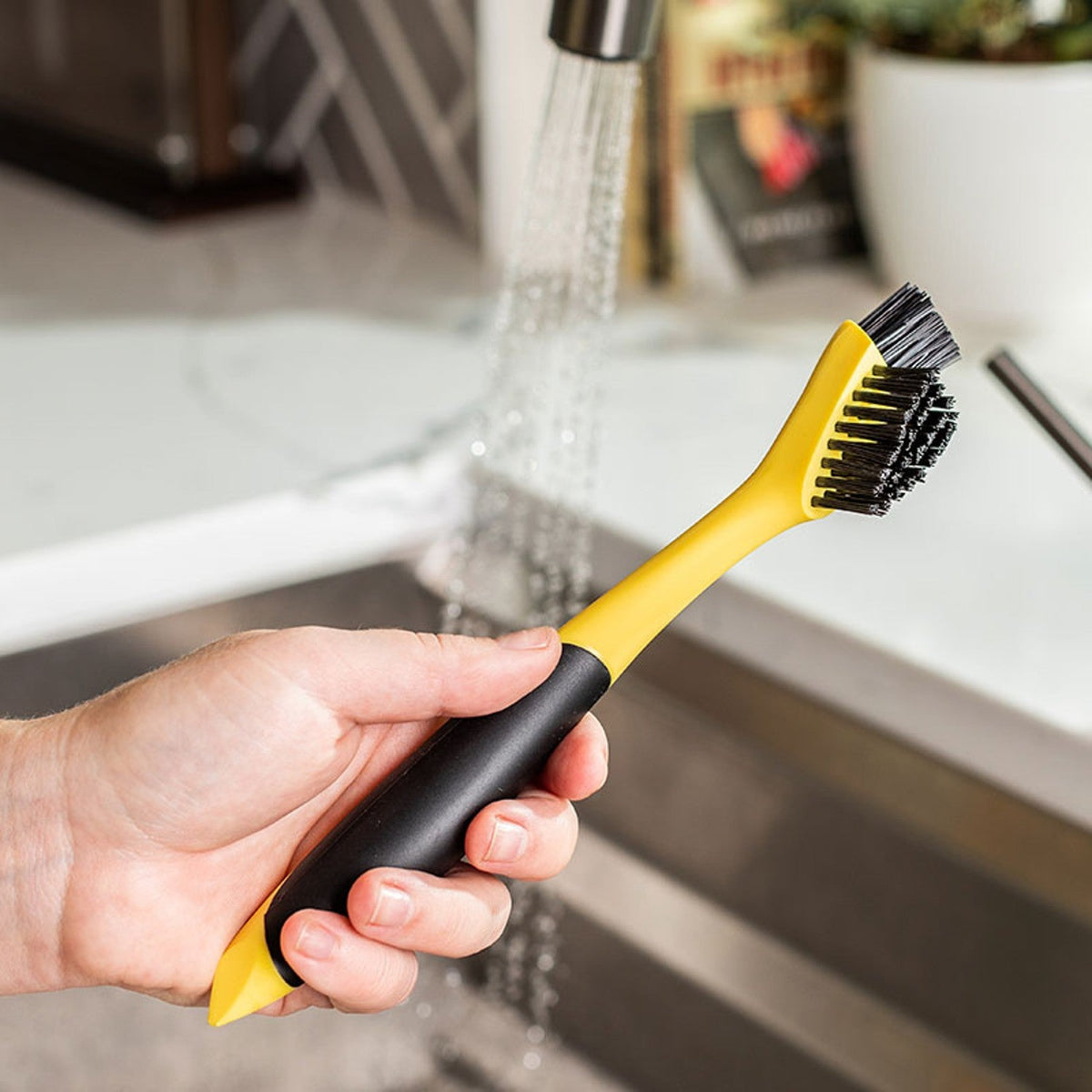 Lodge Corner Groove Cleaning Brush
