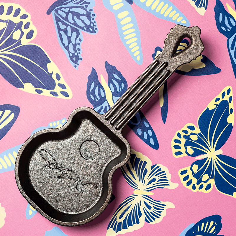 Lodge Dolly Parton Mini Guitar Skillet