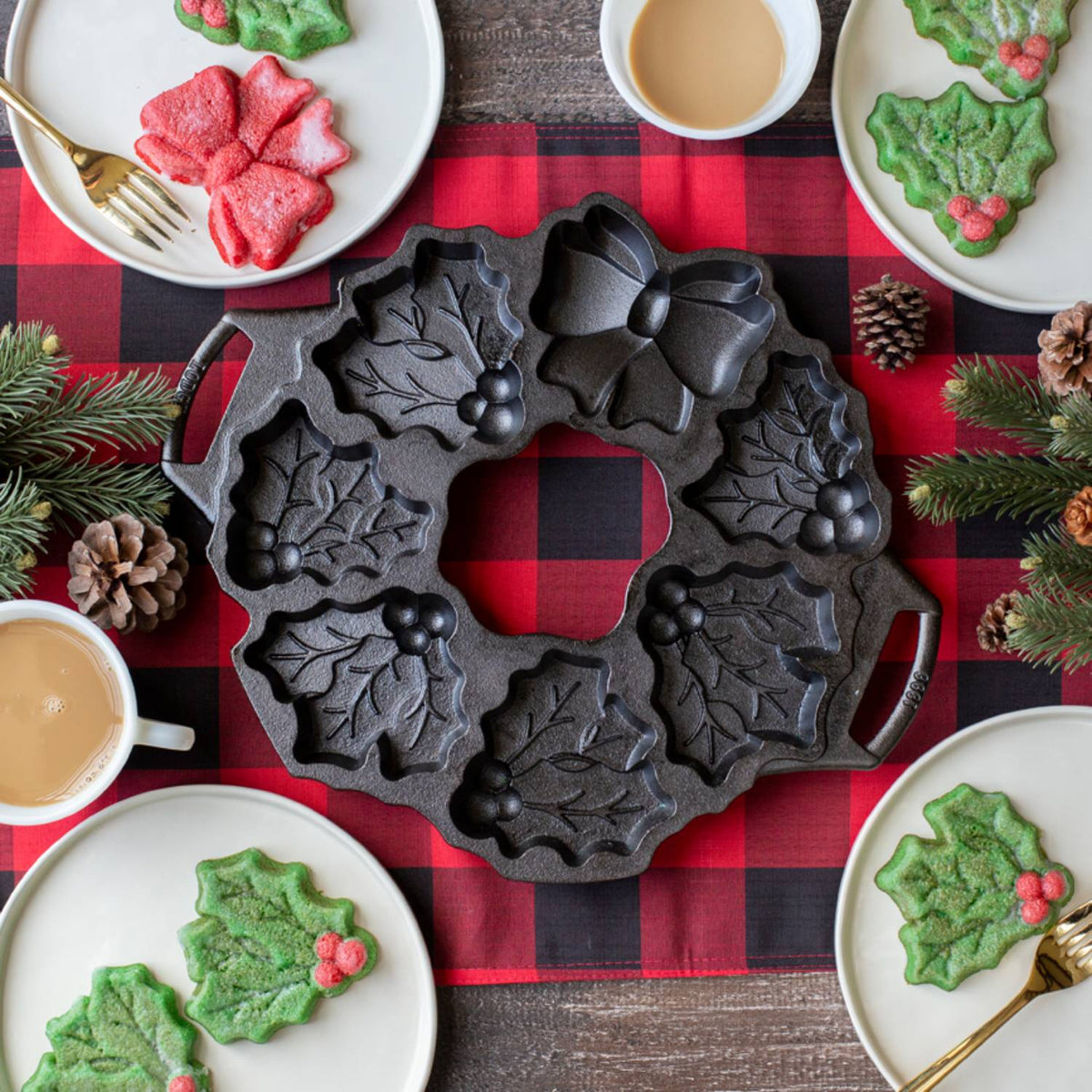 Lodge Cast Iron Holiday Wreath Cakelet Pan