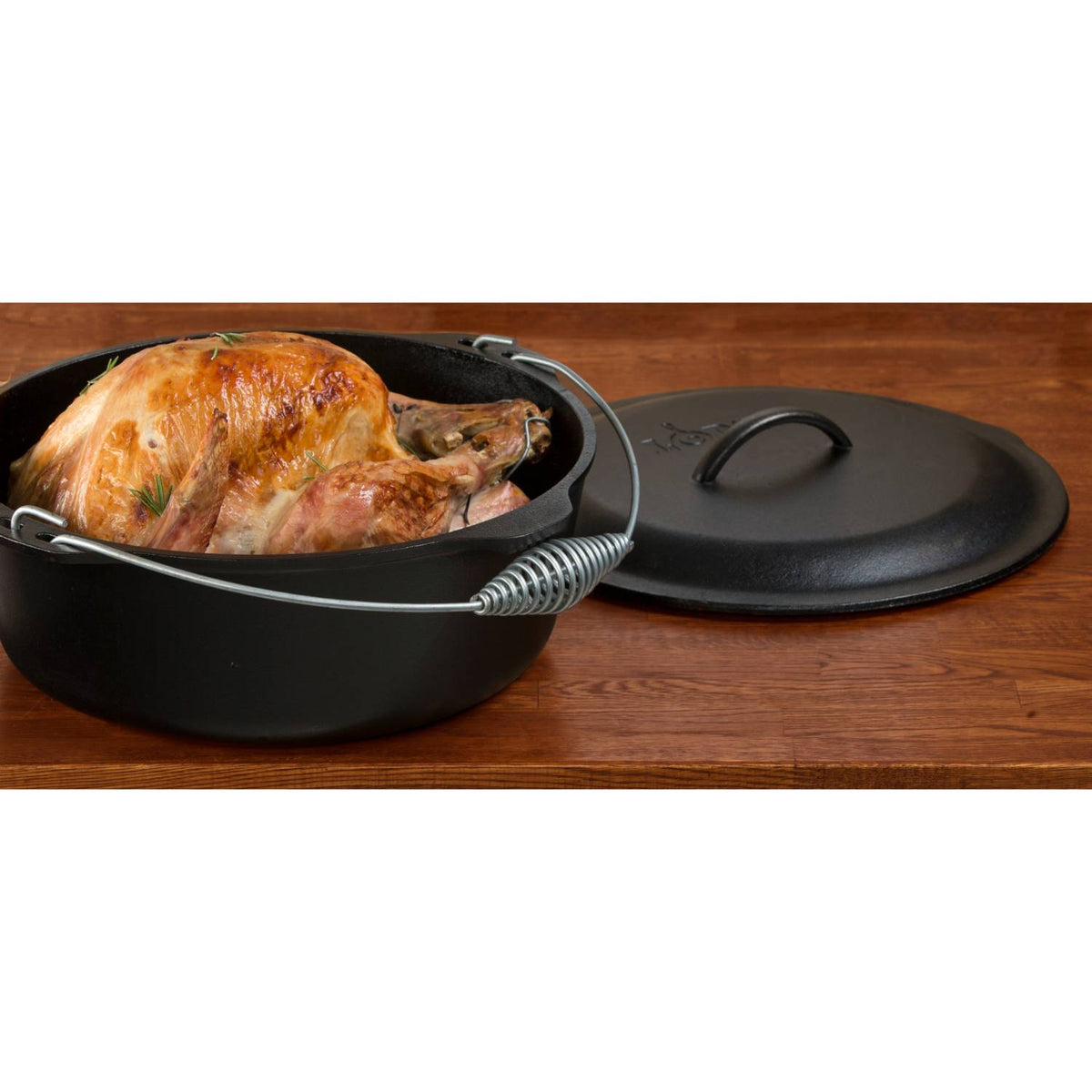 Lodge Logic Cast Iron Classic Dutch Ovens