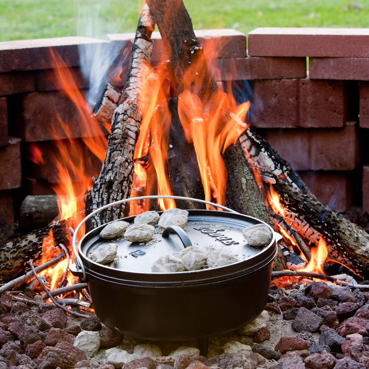 Lodge Cast Iron Camp Dutch Ovens