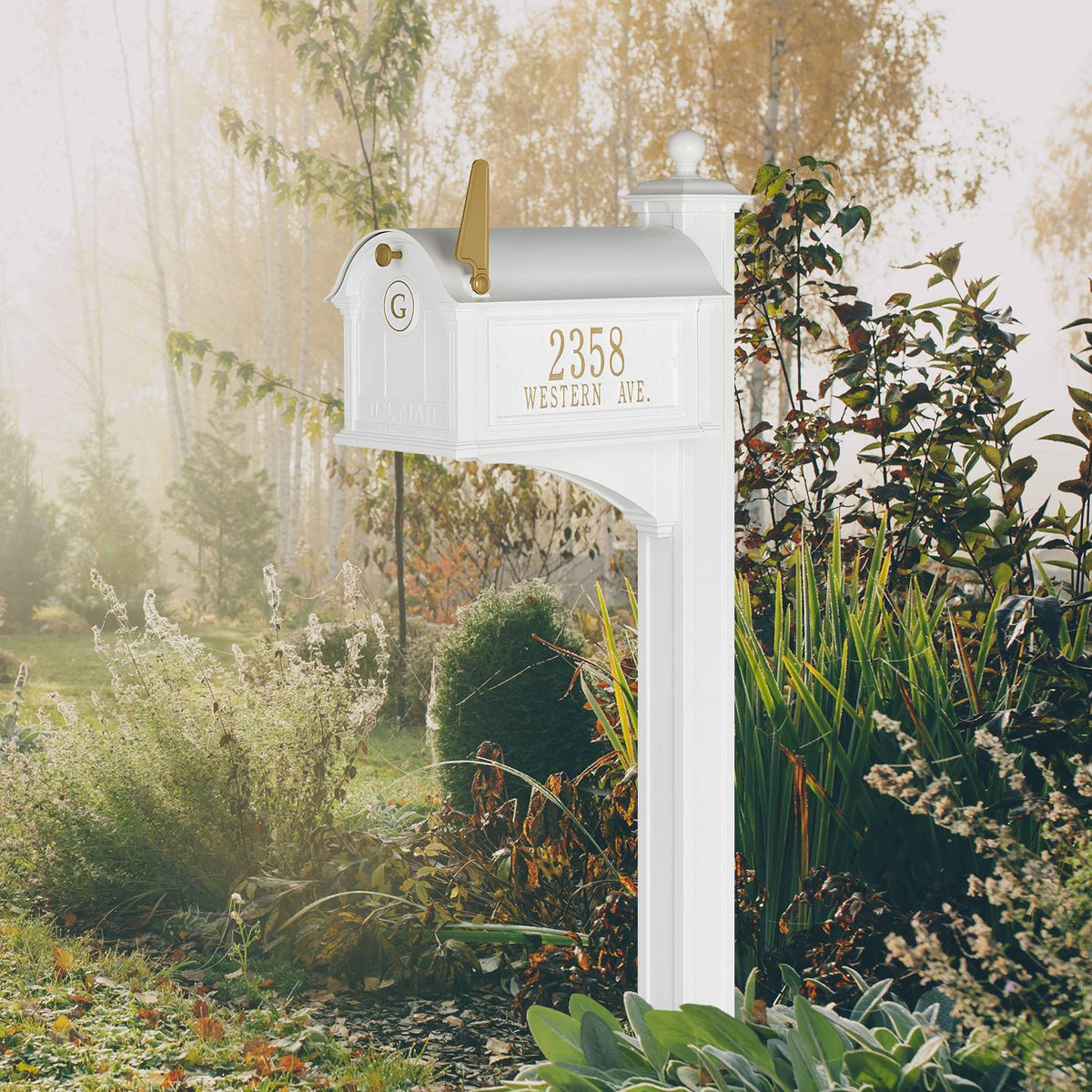 Whitehall Monogram Balmoral Mailbox - White/Gold
