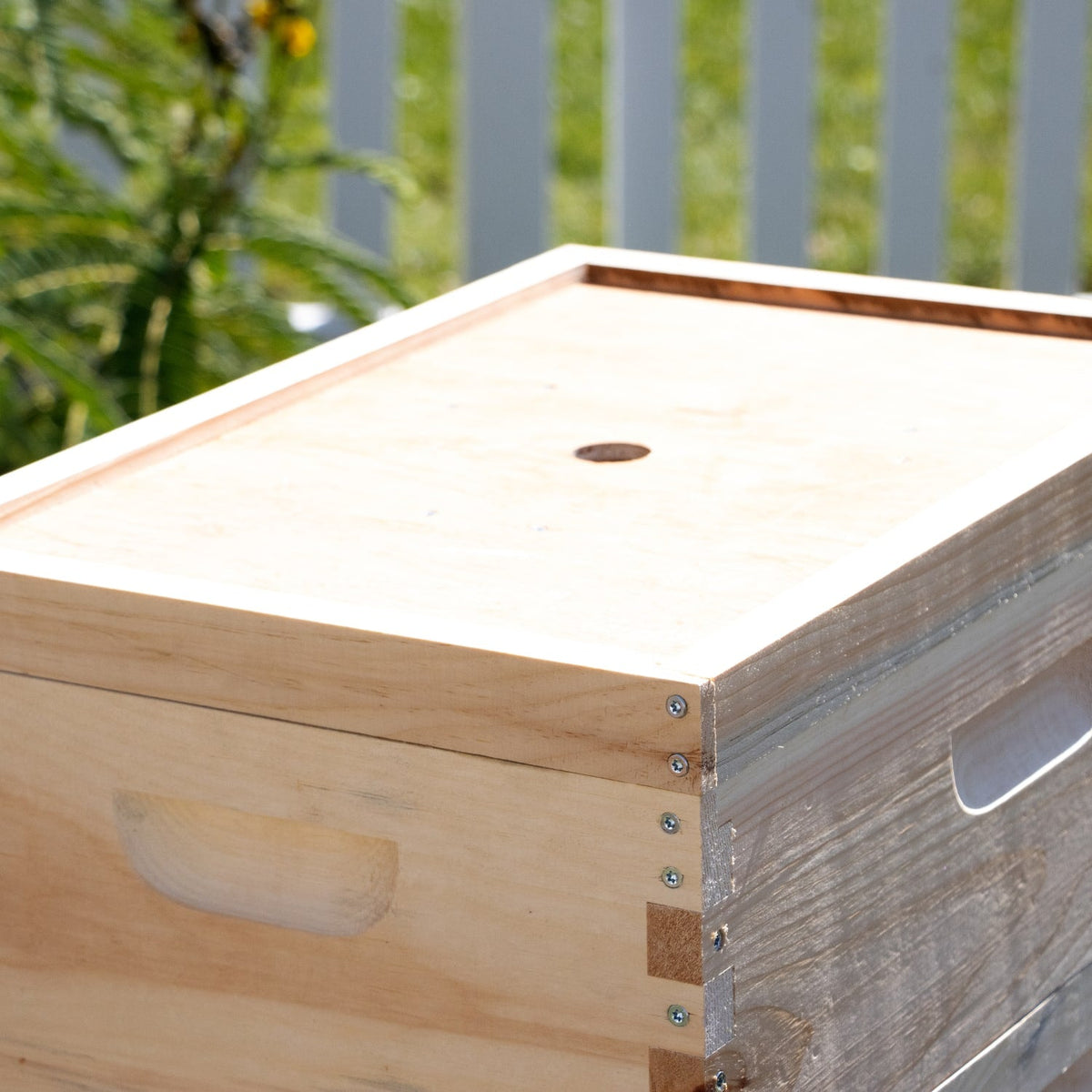 8-Frame Triangle Bee Escape Board for Hive
