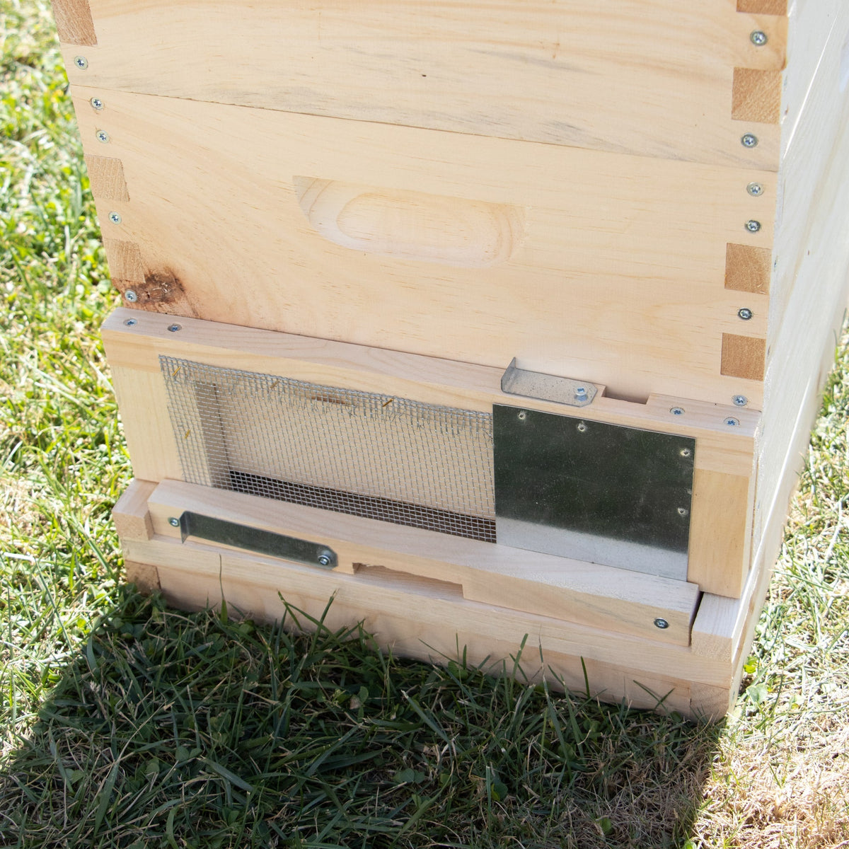 8-Frame Robbing Screen for Hive