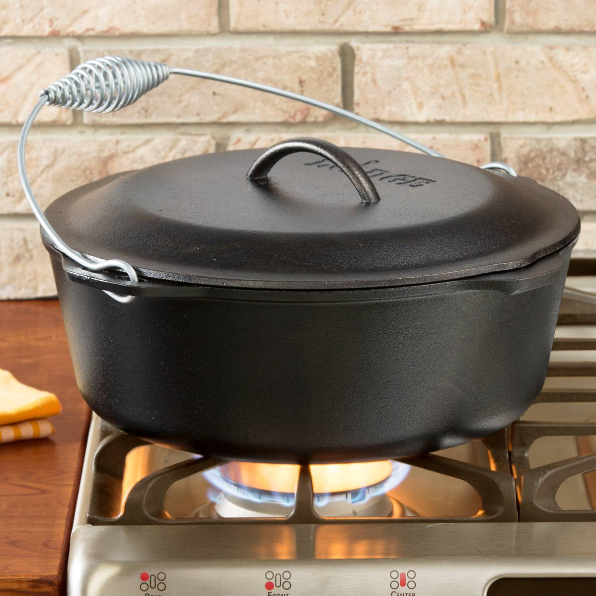 Lodge Logic Cast Iron Classic Dutch Ovens