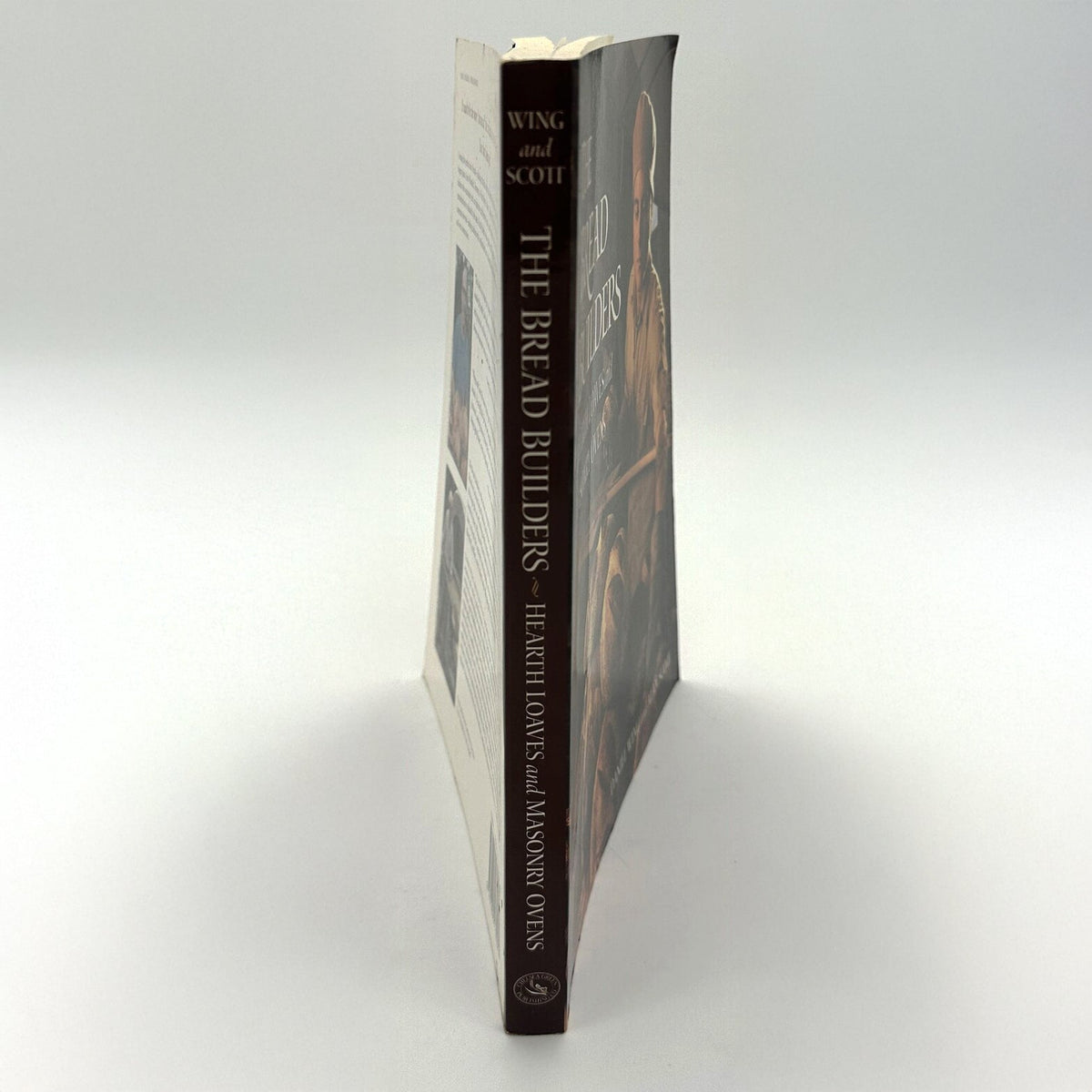 The Bread Builders: Hearth Loaves and Masonry Ovens Book