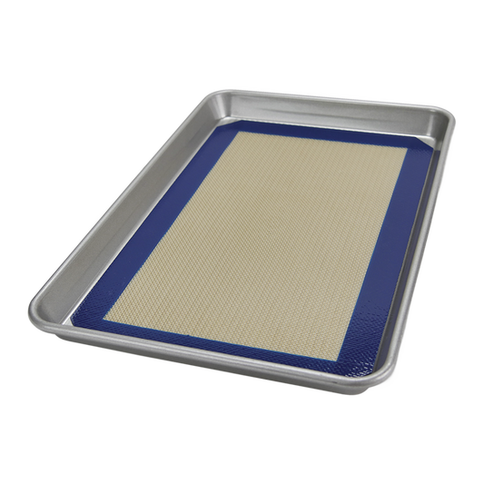 Quarter Sheet Pan with Silicone Baking Mat