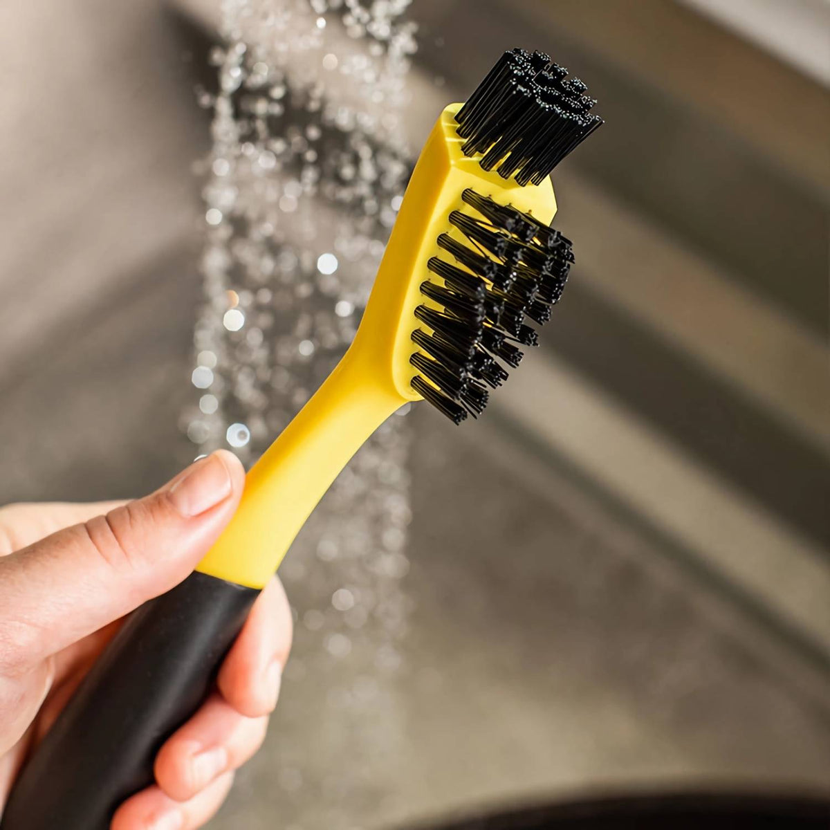 Lodge Corner Groove Cleaning Brush