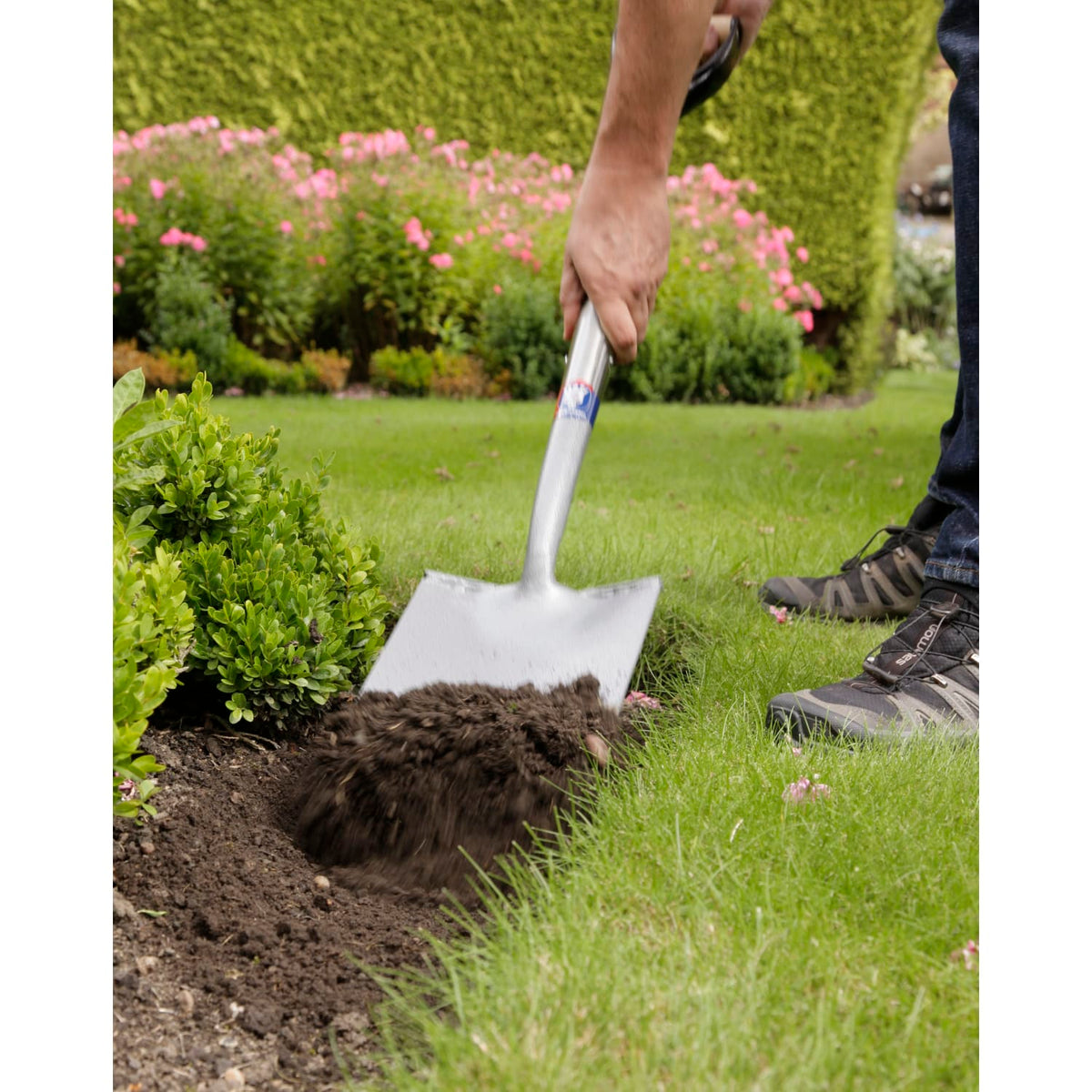 Spear & Jackson Neverbend Treaded Digging Spade