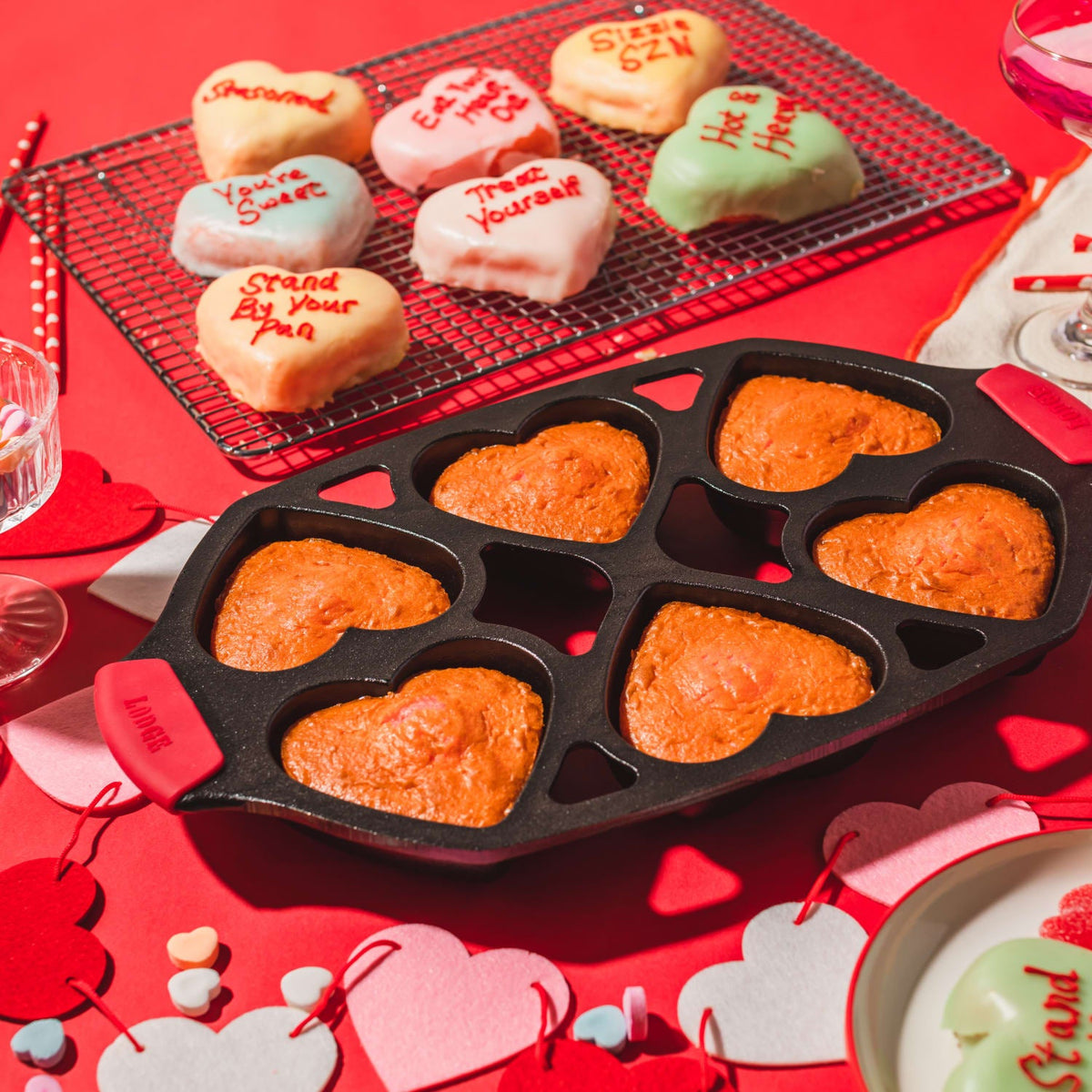 Lodge Cast Iron Heart Mini Cake Pan